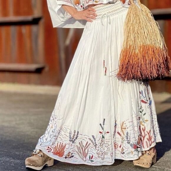 Zara embroidered skirt - Picture 1 of 11